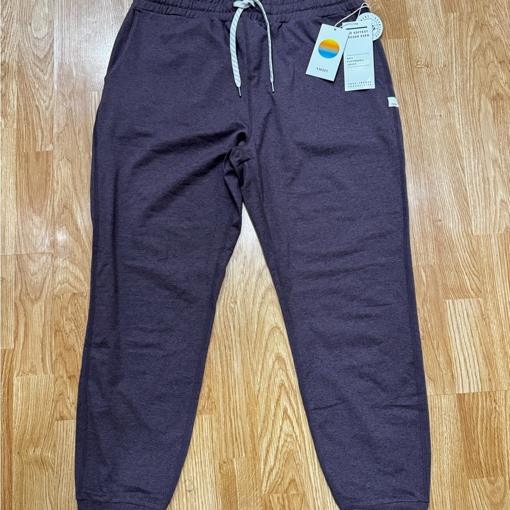 Vuori Performance Joggers in Plum Heather